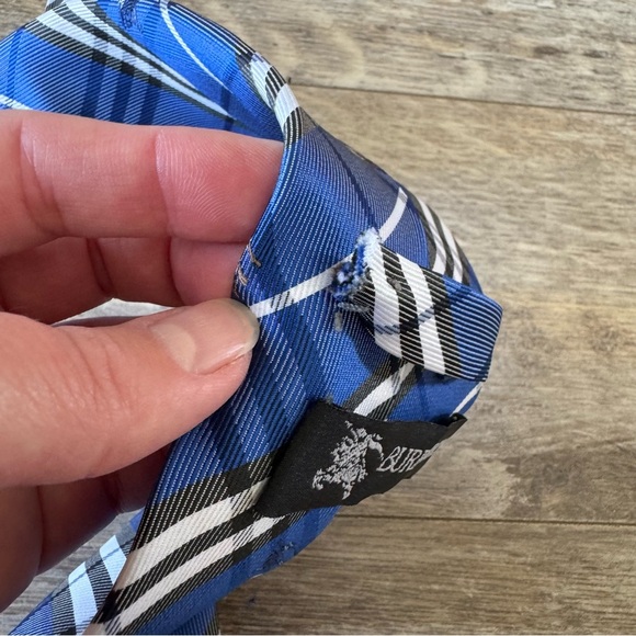 Burberry Classic Checkered and Knight Logo Plaid Tie - Picture 7 of 7